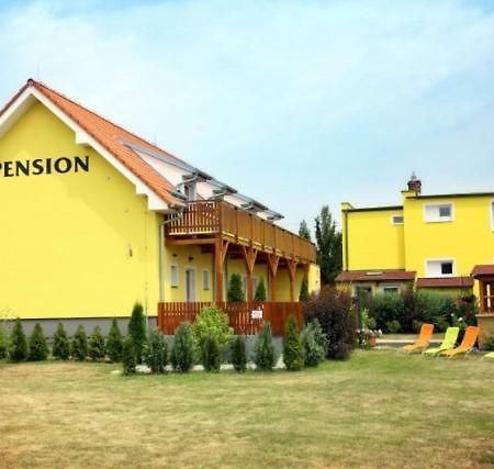 Penzion Tri Koruny - Budova Valerie Havraníky Exteriör bild