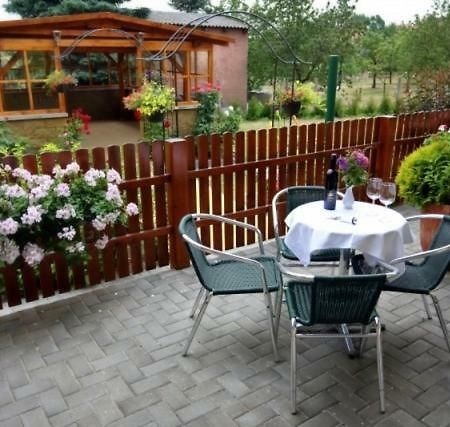 Penzion Tri Koruny - Budova Valerie Havraníky Exteriör bild